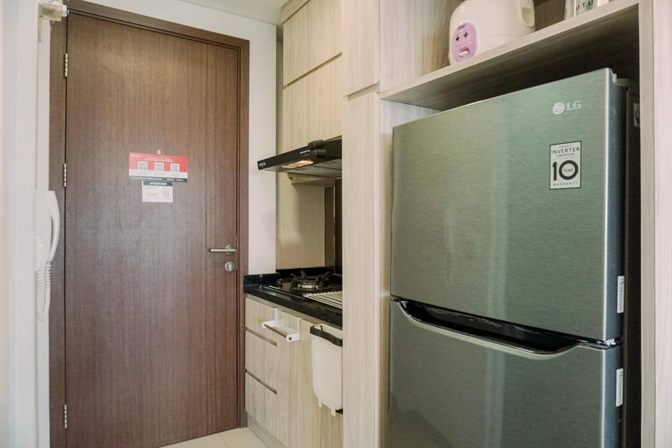 Studio | Private kitchen | Full-size fridge, stovetop