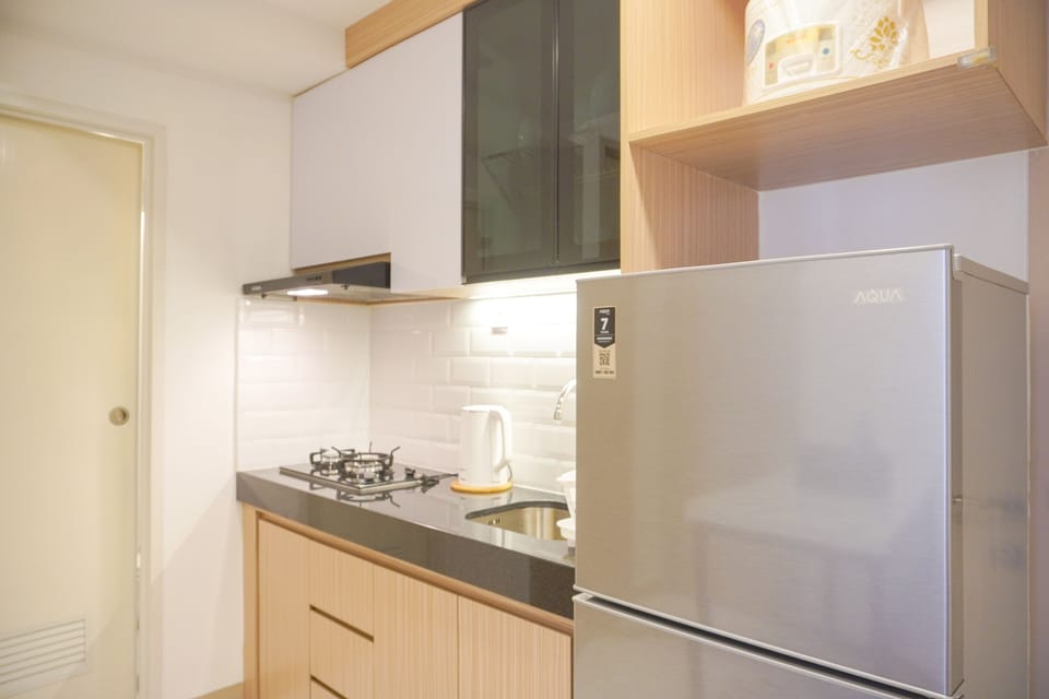 Apartment | Private kitchen | Full-size fridge, stovetop