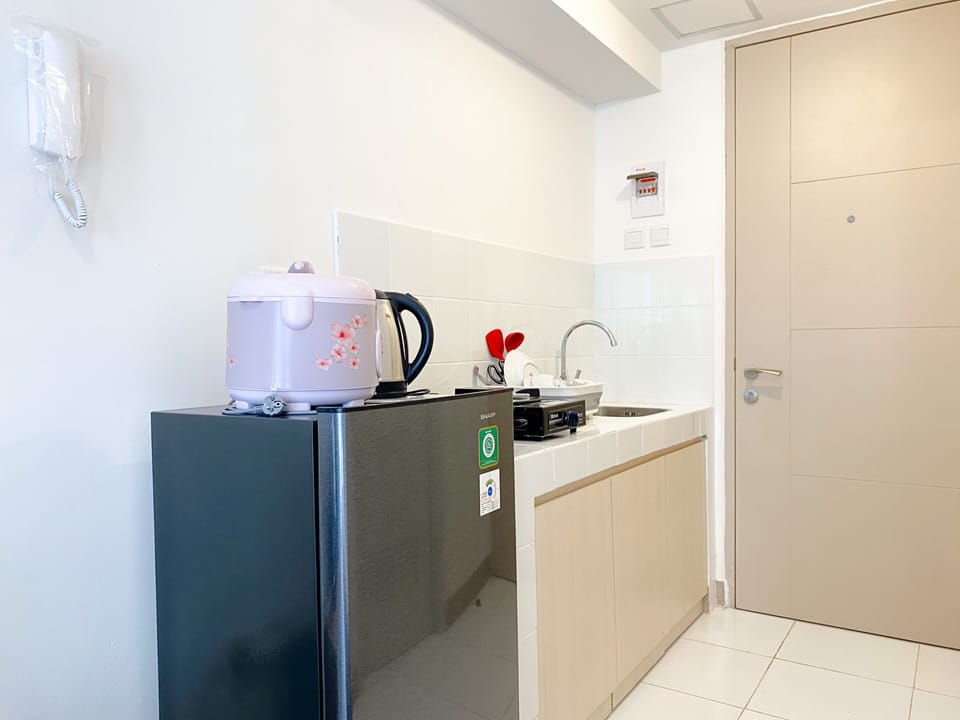 Studio | Private kitchen | Full-size fridge, stovetop