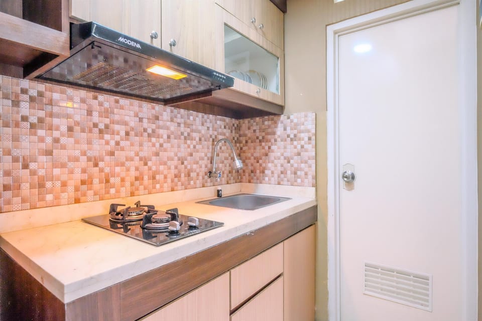Apartment | Private kitchen | Full-size fridge, stovetop
