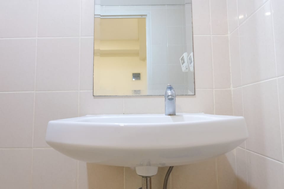 Apartment | Bathroom | Shower, free toiletries, towels
