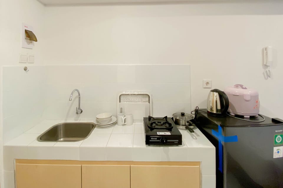 Studio | Private kitchen | Full-size fridge, stovetop