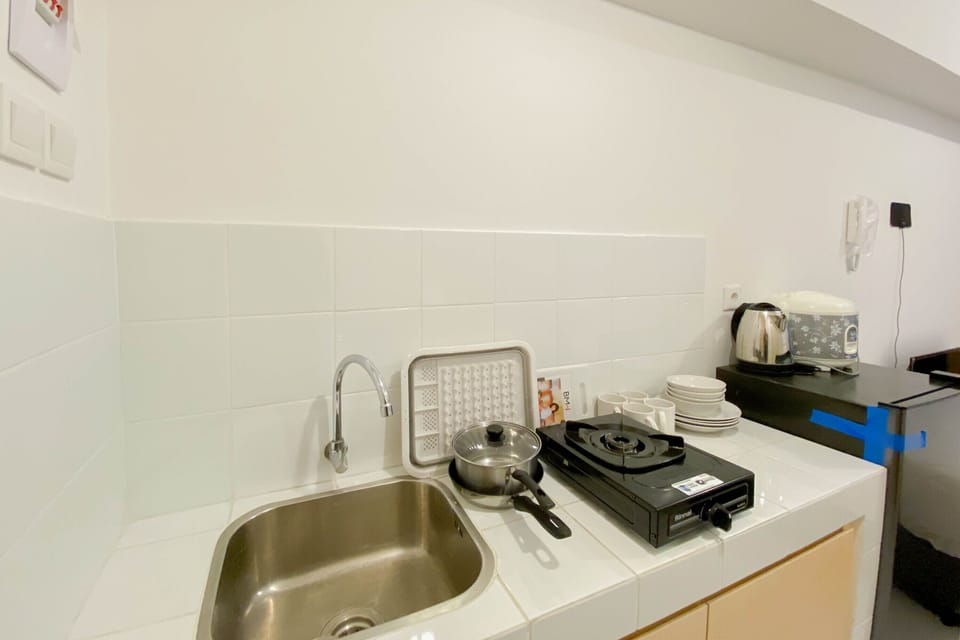 Studio | Private kitchen | Full-size fridge, stovetop