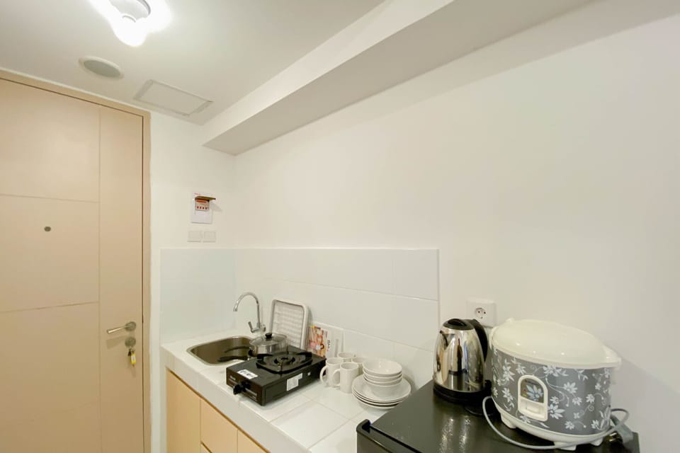 Studio | Private kitchen | Full-size fridge, stovetop