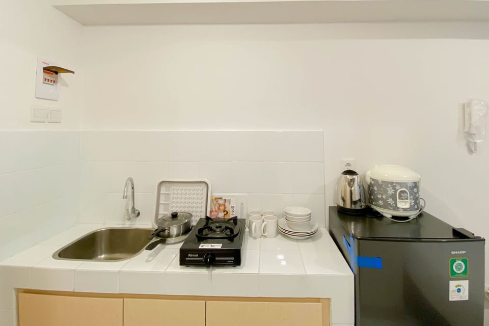 Studio | Private kitchen | Full-size fridge, stovetop