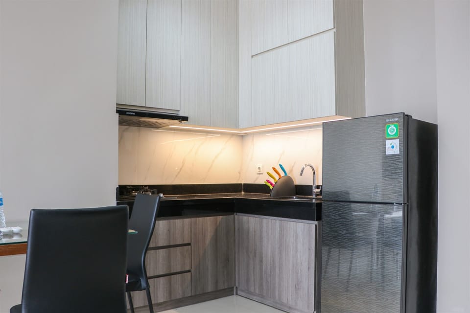 Apartment | Private kitchen | Full-size fridge, stovetop