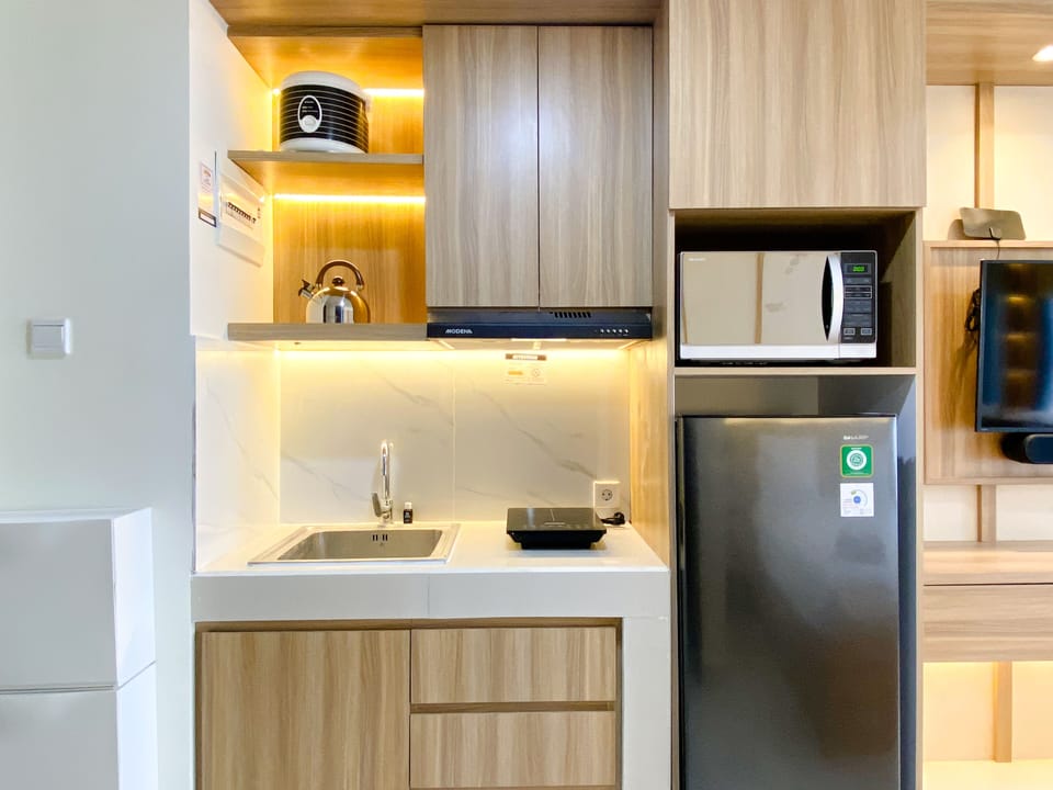 Studio | Private kitchen | Full-size fridge, stovetop