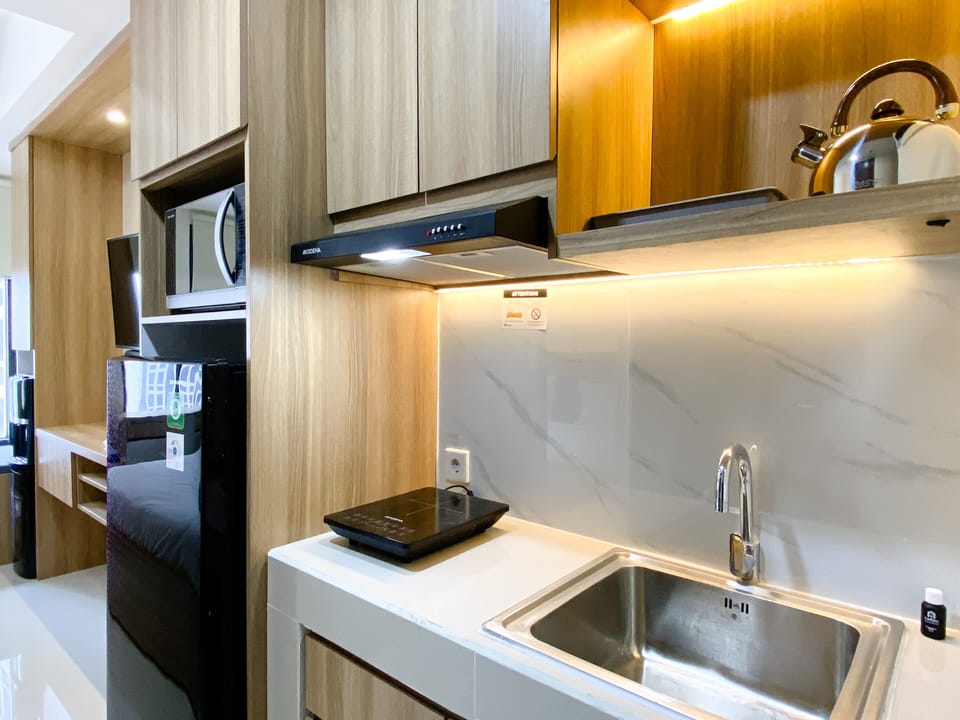 Studio | Private kitchen | Full-size fridge, stovetop