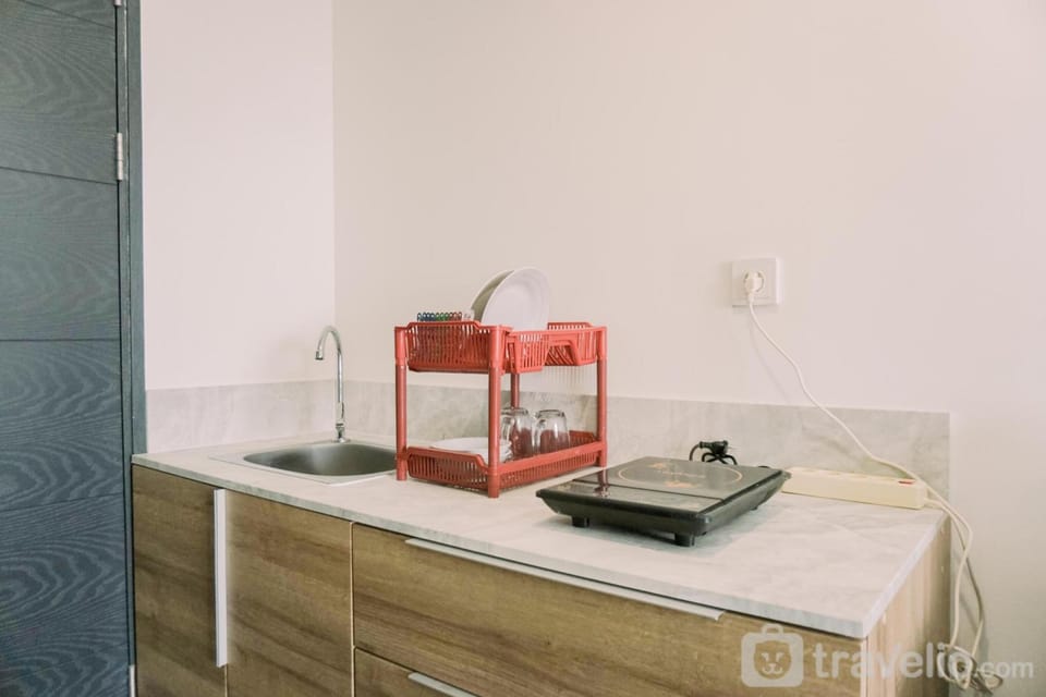 Studio | Private kitchen | Full-size fridge, stovetop
