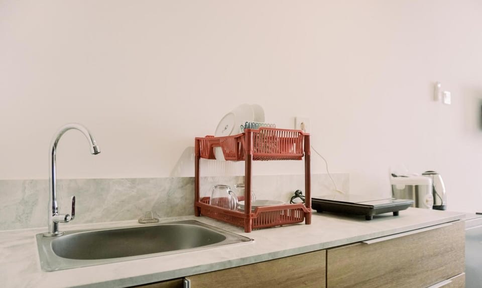 Studio | Private kitchen | Full-size fridge, stovetop