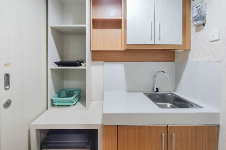 Studio | Private kitchen | Full-size fridge, stovetop