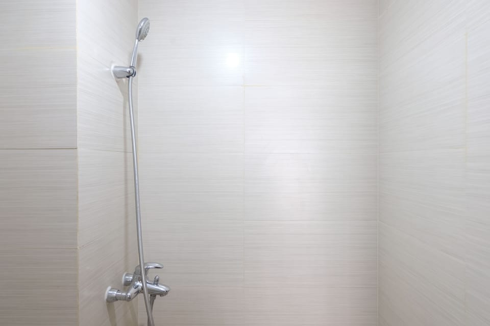 Apartment | Bathroom | Shower, free toiletries, towels