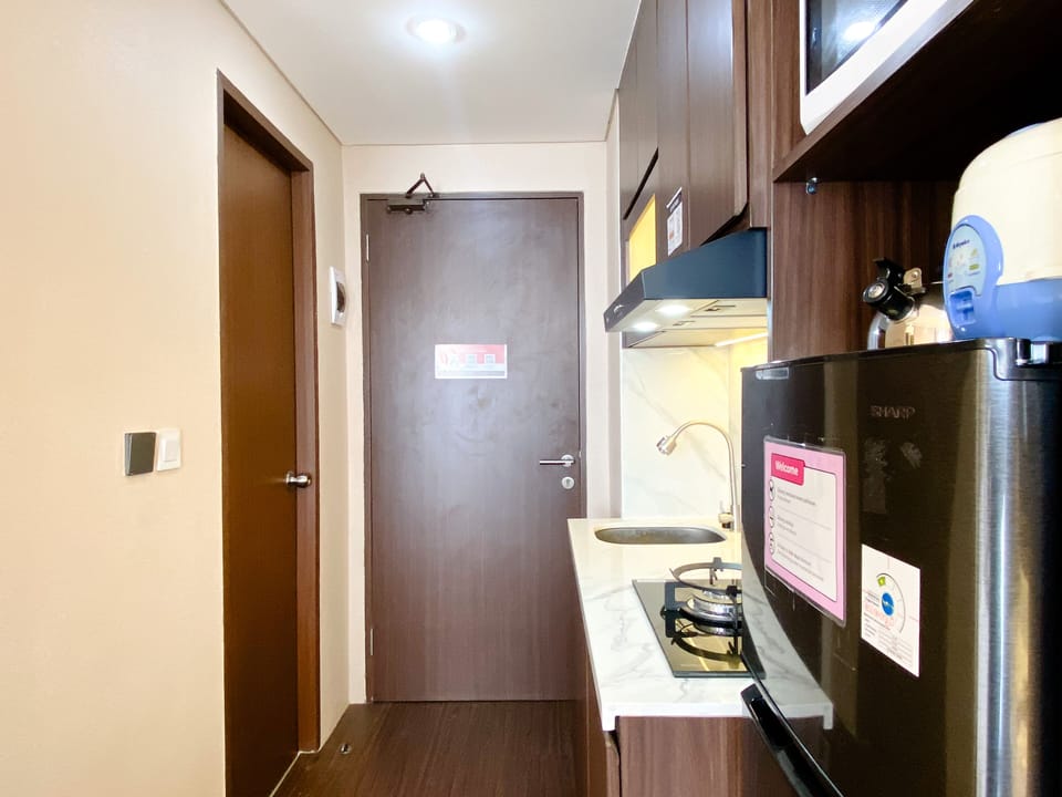 Studio | Private kitchen | Full-size fridge, stovetop