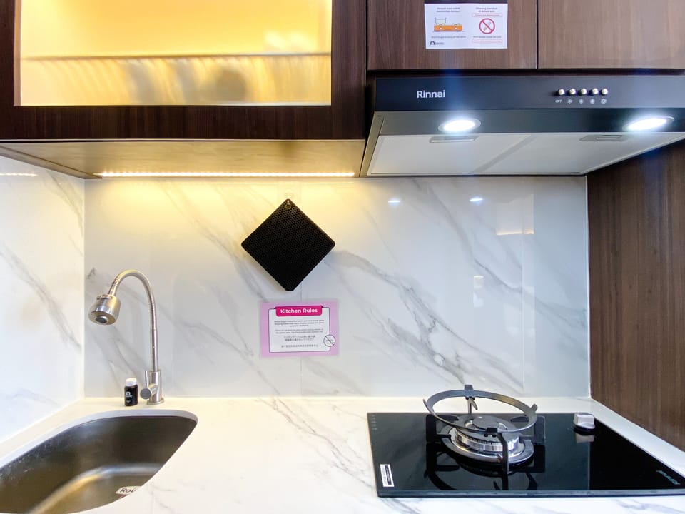 Studio | Private kitchen | Full-size fridge, stovetop