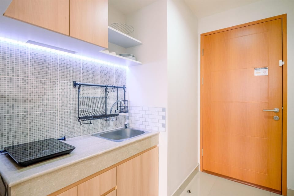 Studio | Private kitchen | Full-size fridge, stovetop