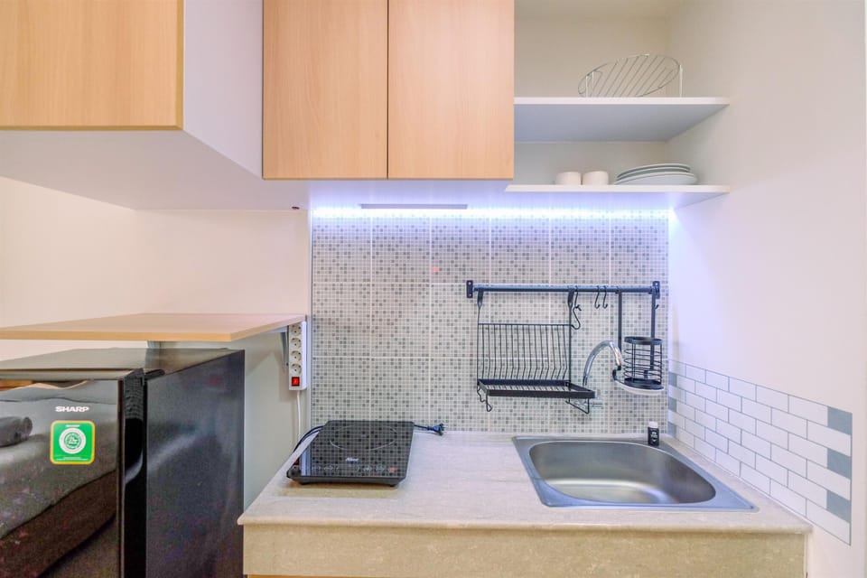 Studio | Private kitchen | Full-size fridge, stovetop