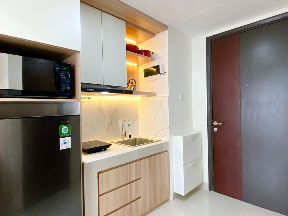 Studio | Private kitchen | Full-size fridge, stovetop