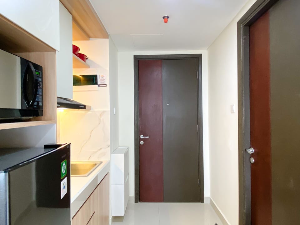 Studio | Private kitchen | Full-size fridge, stovetop
