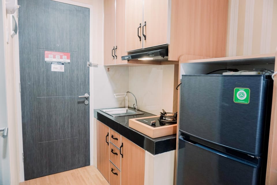 Studio | Private kitchen | Full-size fridge, stovetop