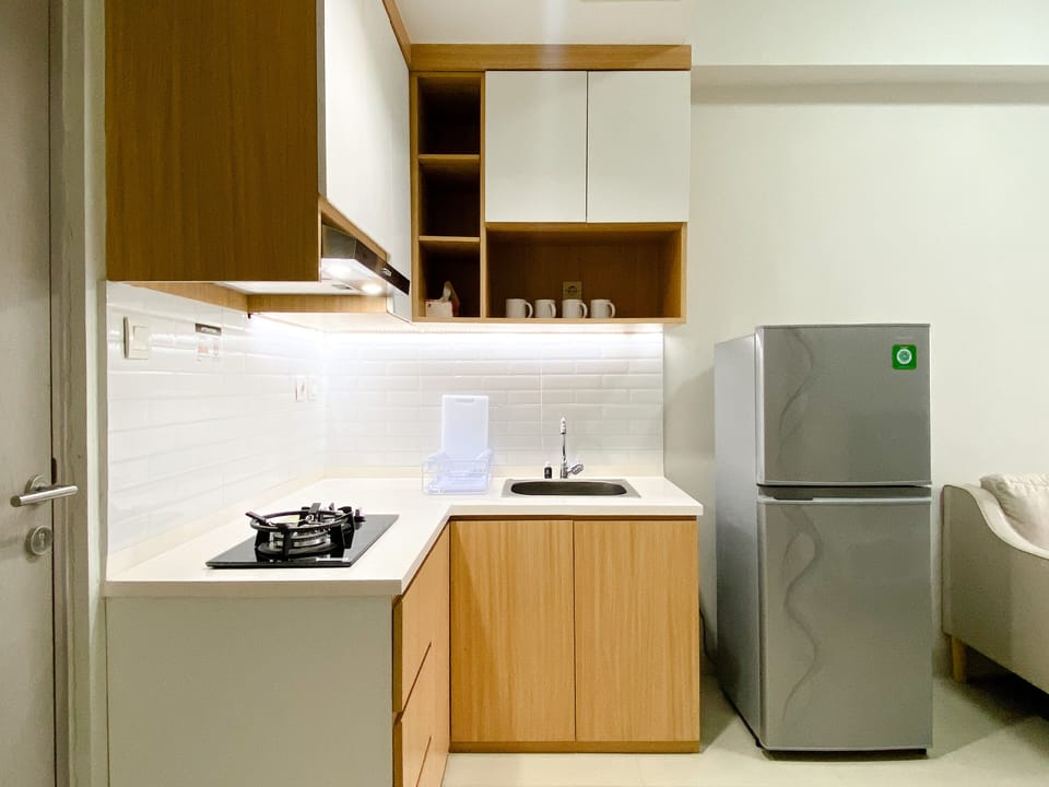 Apartment | Private kitchen | Full-size fridge, stovetop