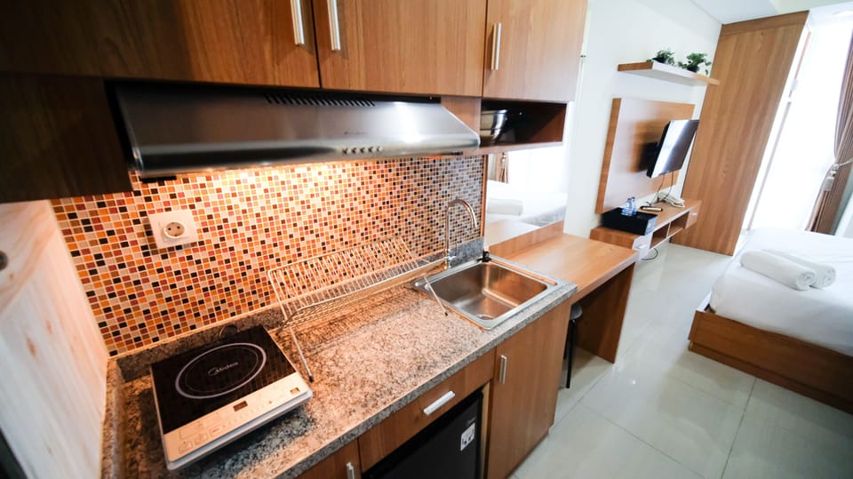 Studio | Private kitchen | Full-size fridge, stovetop