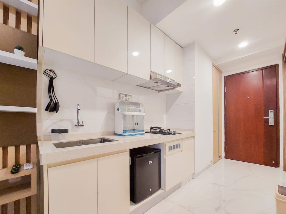 Studio | Private kitchen | Full-size fridge, stovetop