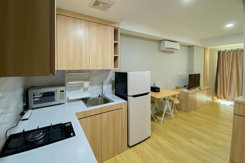 Studio | Private kitchen | Full-size fridge, stovetop