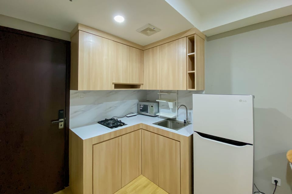 Studio | Private kitchen | Full-size fridge, stovetop