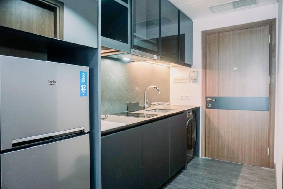 Studio | Private kitchen | Full-size fridge, stovetop