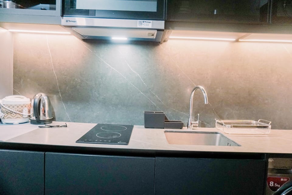 Studio | Private kitchen | Full-size fridge, stovetop