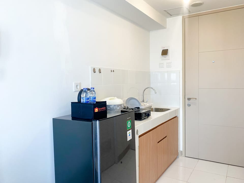Studio | Private kitchen | Full-size fridge, stovetop