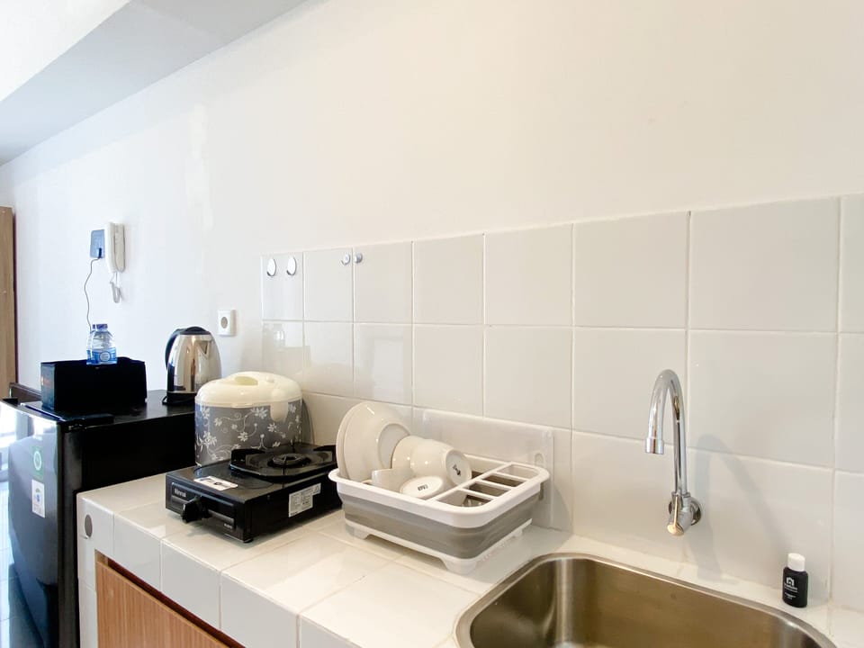 Studio | Private kitchen | Full-size fridge, stovetop