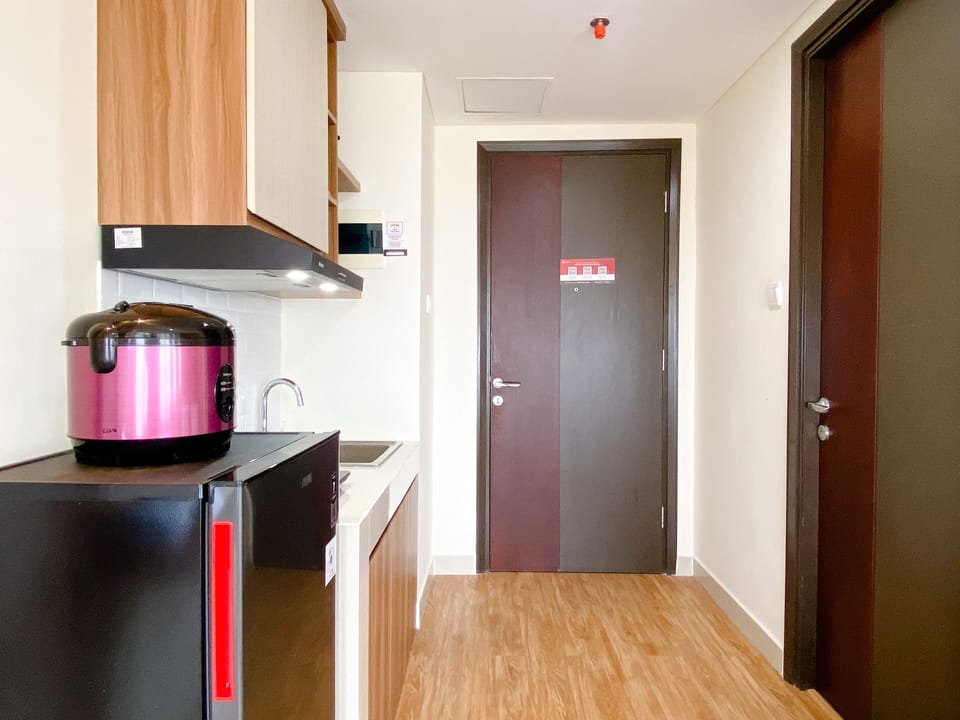 Studio | Private kitchen | Full-size fridge, stovetop