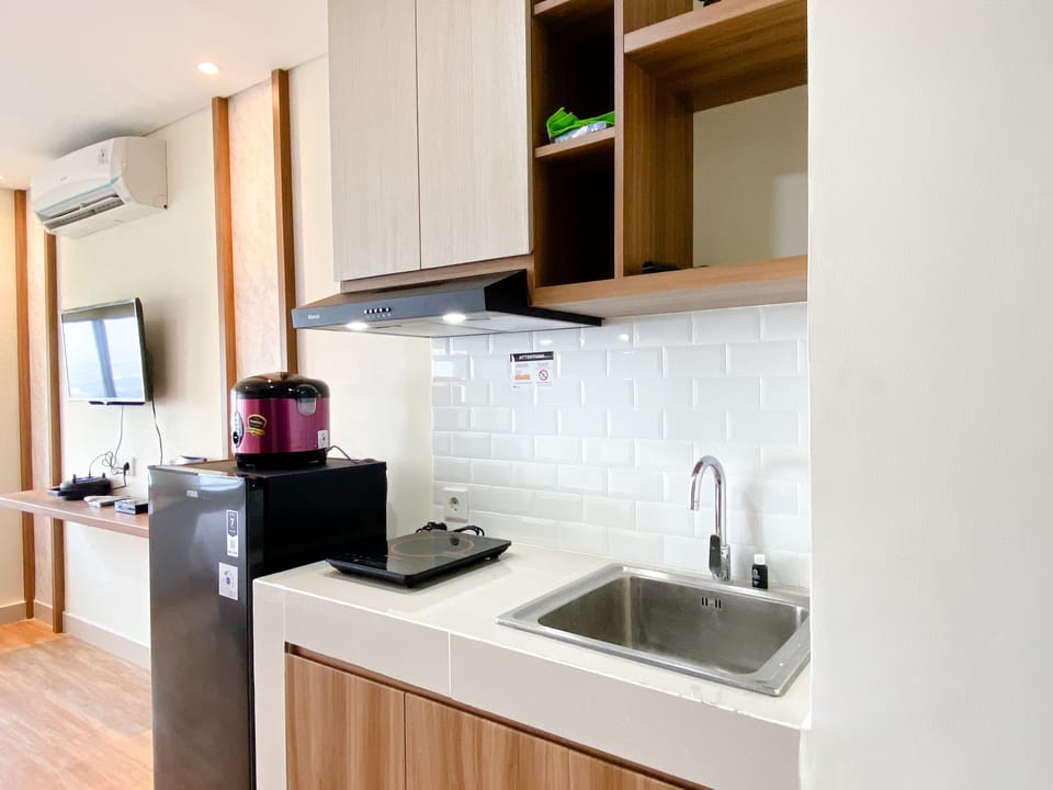 Studio | Private kitchen | Full-size fridge, stovetop