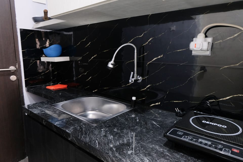 Studio | Private kitchen | Full-size fridge, stovetop
