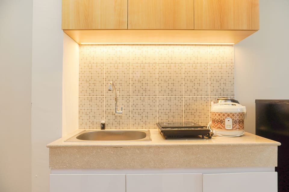 Studio | Private kitchen | Full-size fridge, stovetop