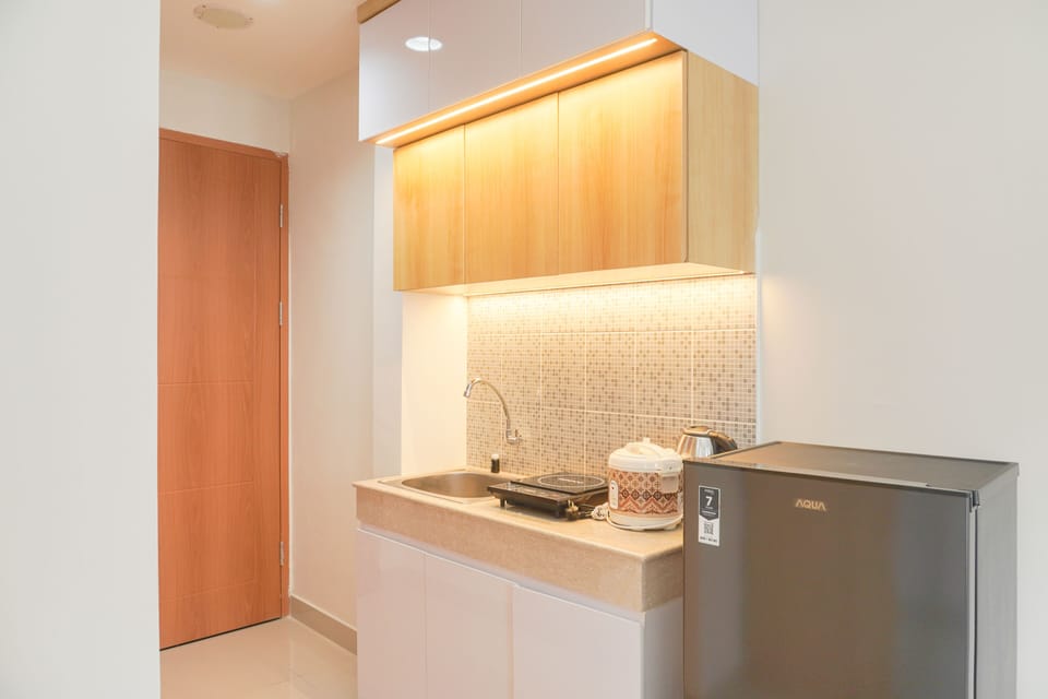 Studio | Private kitchen | Full-size fridge, stovetop