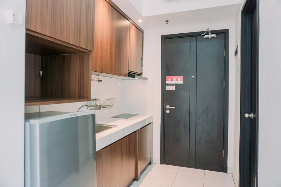 Studio | Private kitchen | Full-size fridge, stovetop, electric kettle