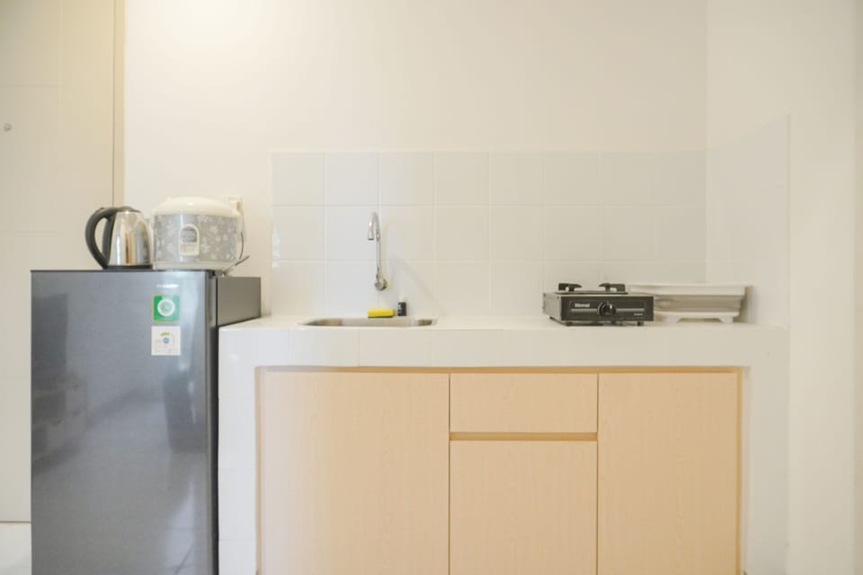 Apartment | Private kitchen | Full-size fridge, stovetop