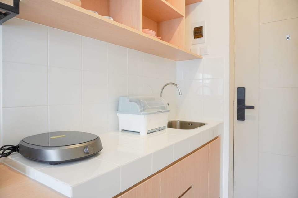 Studio | Private kitchen | Full-size fridge, stovetop