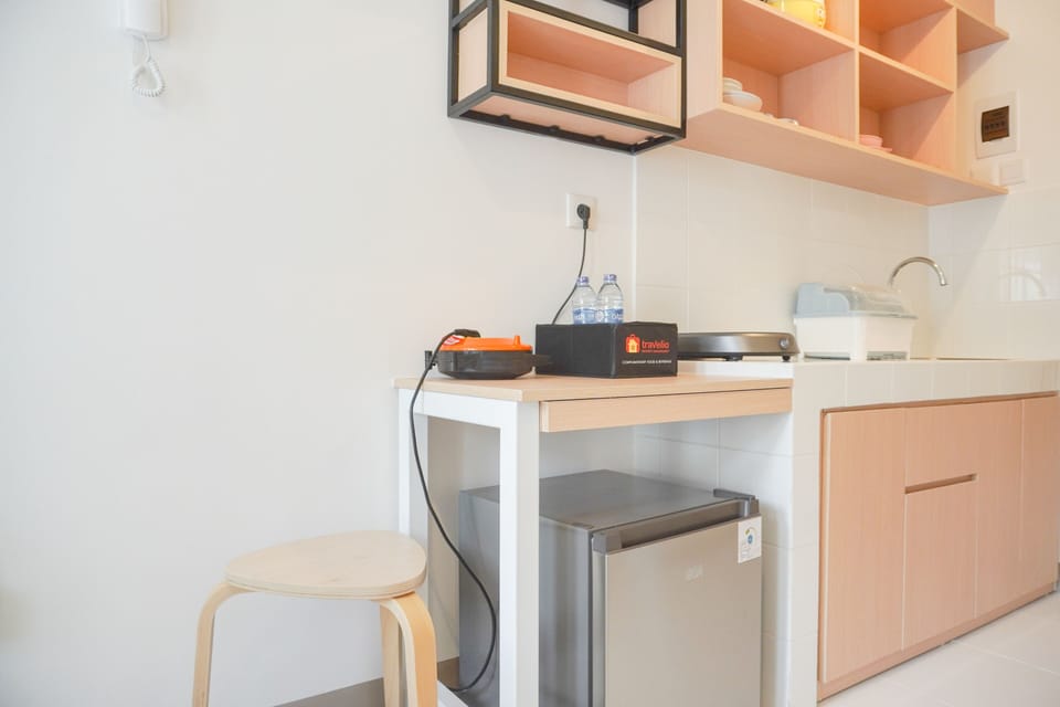 Studio | Private kitchen | Full-size fridge, stovetop