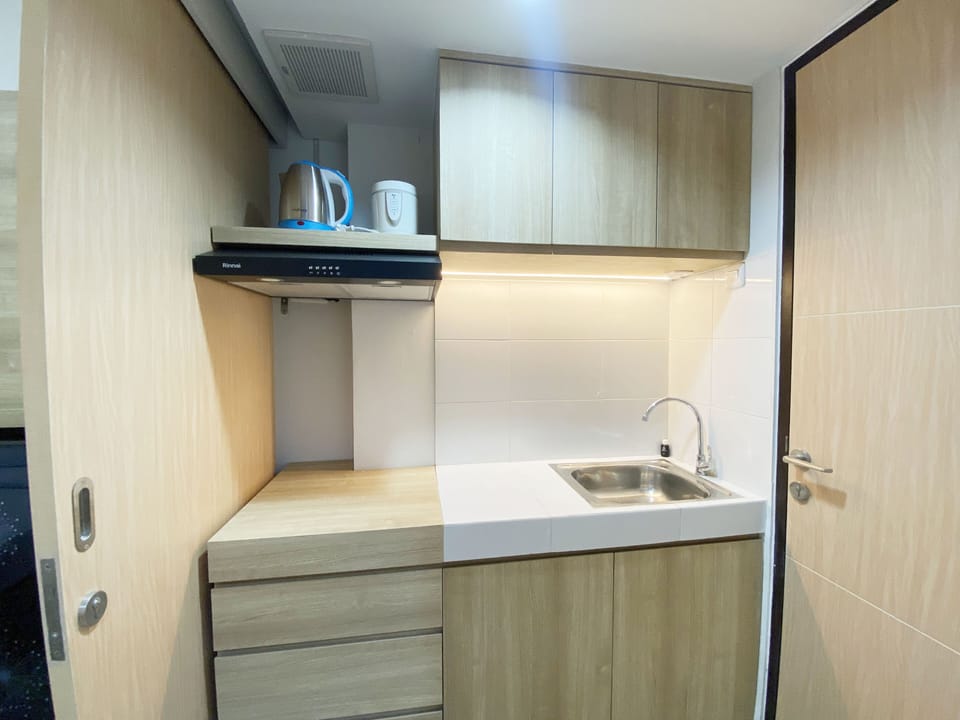 Studio | Private kitchen | Full-size fridge, stovetop