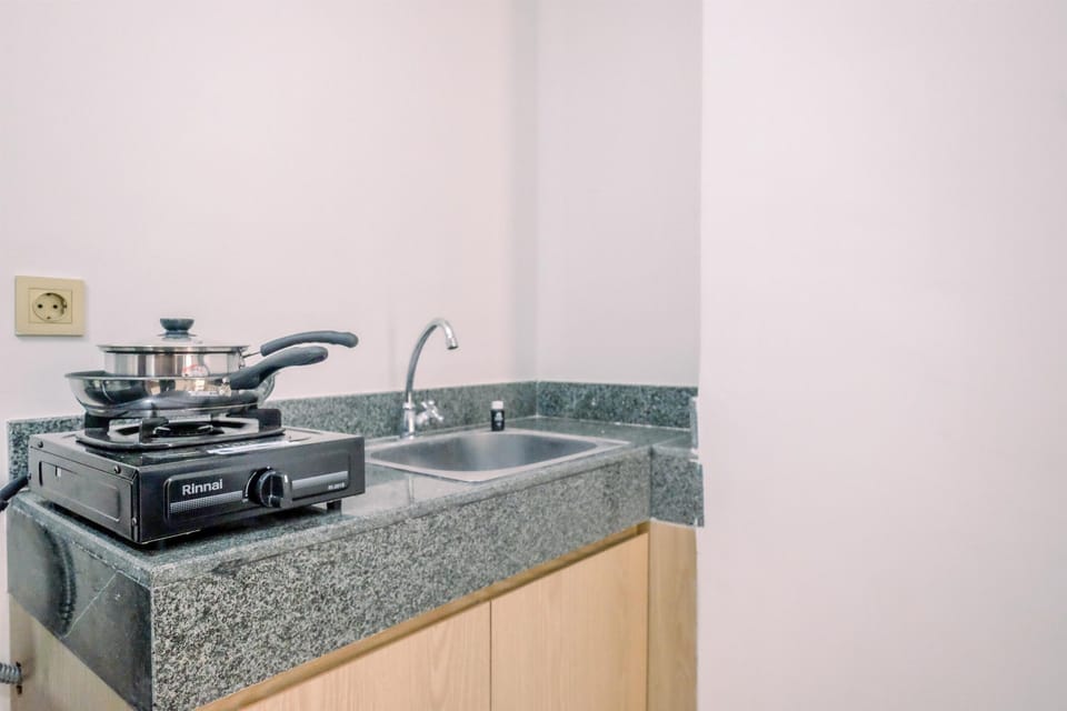 Apartment | Private kitchen | Full-size fridge, stovetop