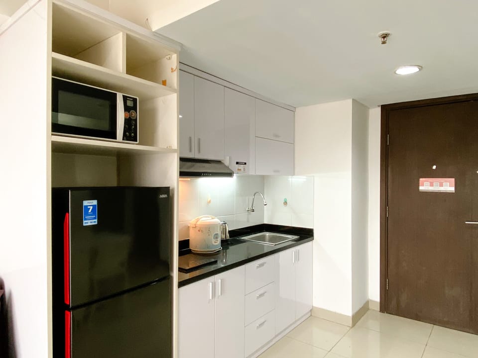 Apartment | Private kitchen | Full-size fridge, stovetop