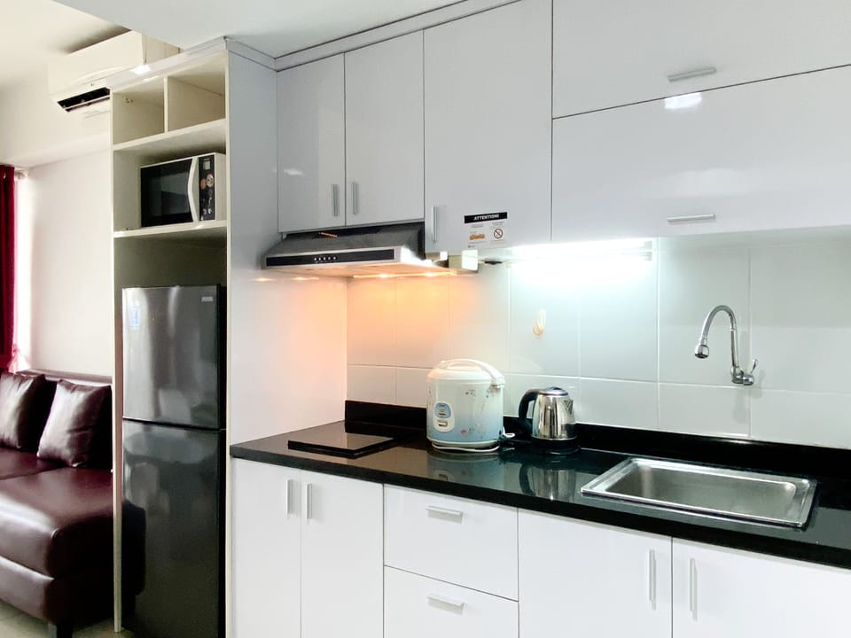 Apartment | Private kitchen | Full-size fridge, stovetop