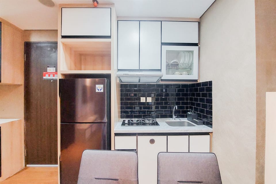 Apartment | Private kitchen | Full-size fridge, stovetop