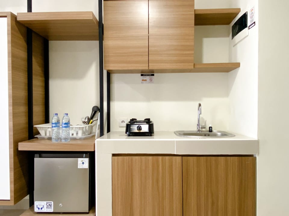 Studio | Private kitchen | Full-size fridge, stovetop