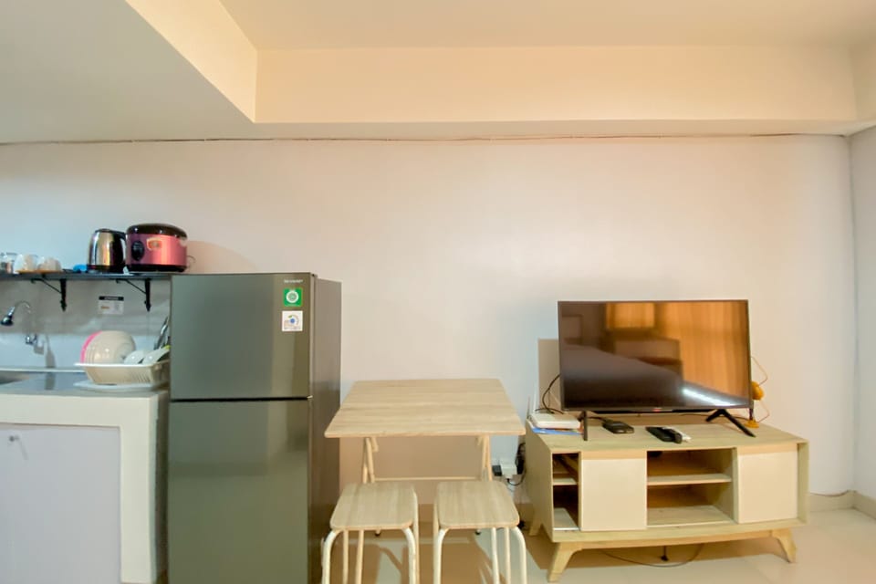 Studio | Private kitchen | Full-size fridge, stovetop, electric kettle
