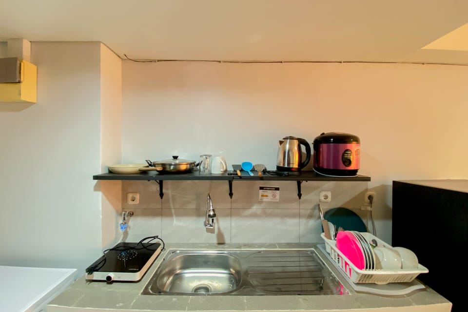 Studio | Private kitchen | Full-size fridge, stovetop, electric kettle
