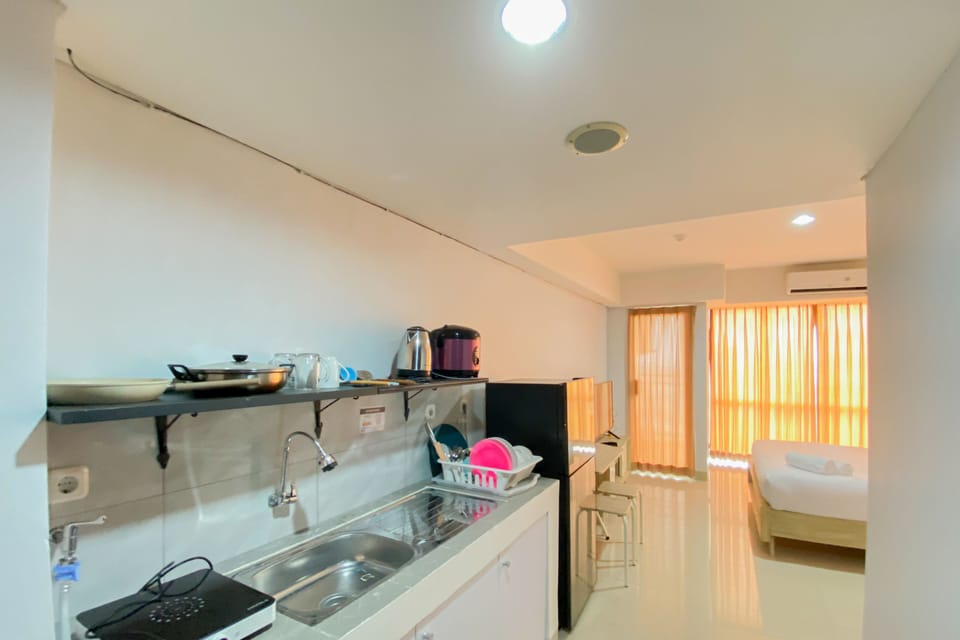 Studio | Private kitchen | Full-size fridge, stovetop, electric kettle